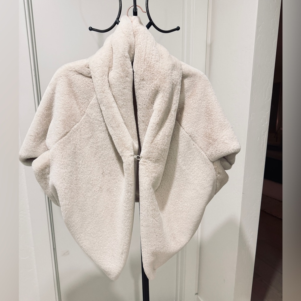 European Culture Cream Faux Fur Short Sleeved Cape - made in Italy